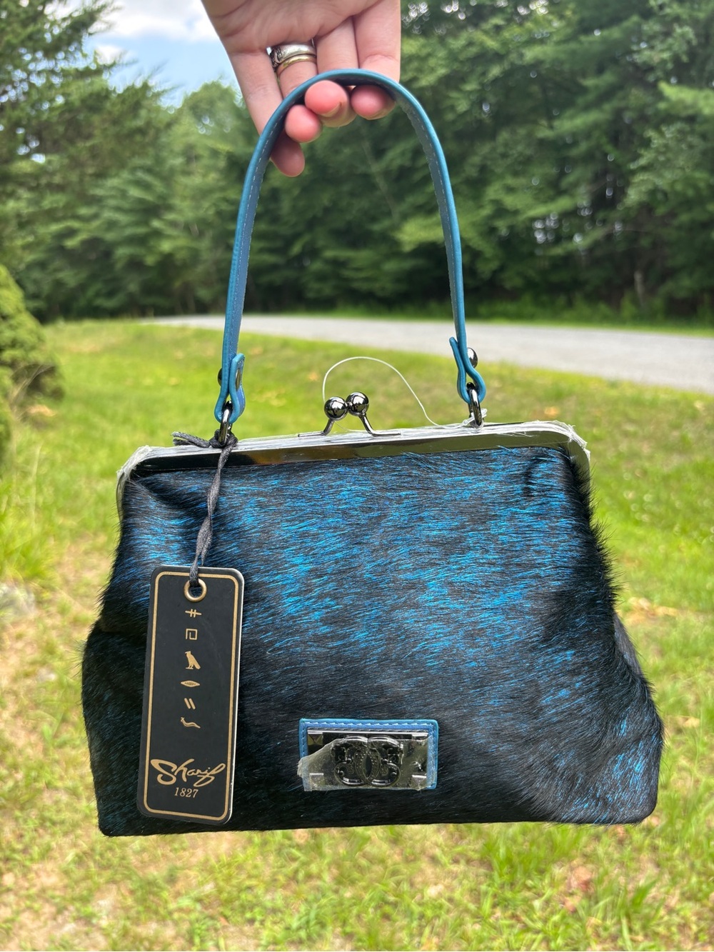Sharif Faux Fur KISS-Lock Crossbody Bag - Picture 16 of 17